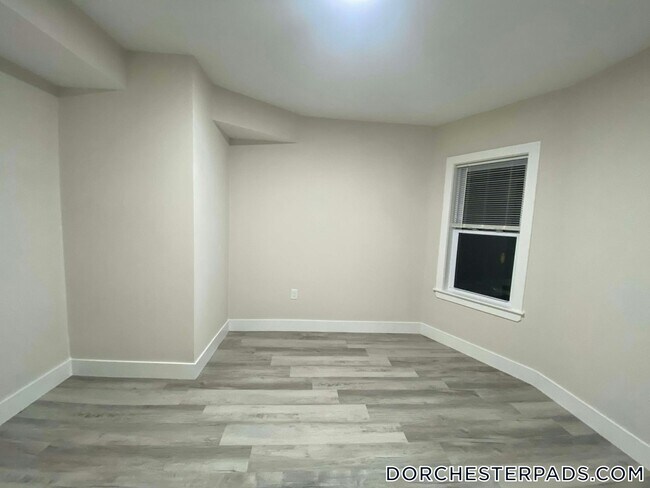 Building Photo - 10 Cawfield St