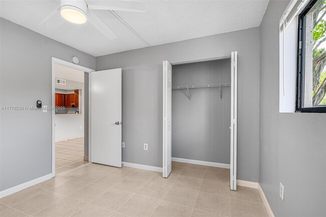 Building Photo - 351 Palm Way