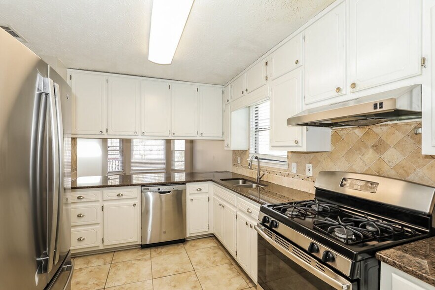 Building Photo - 10897 Morning Dove Dr