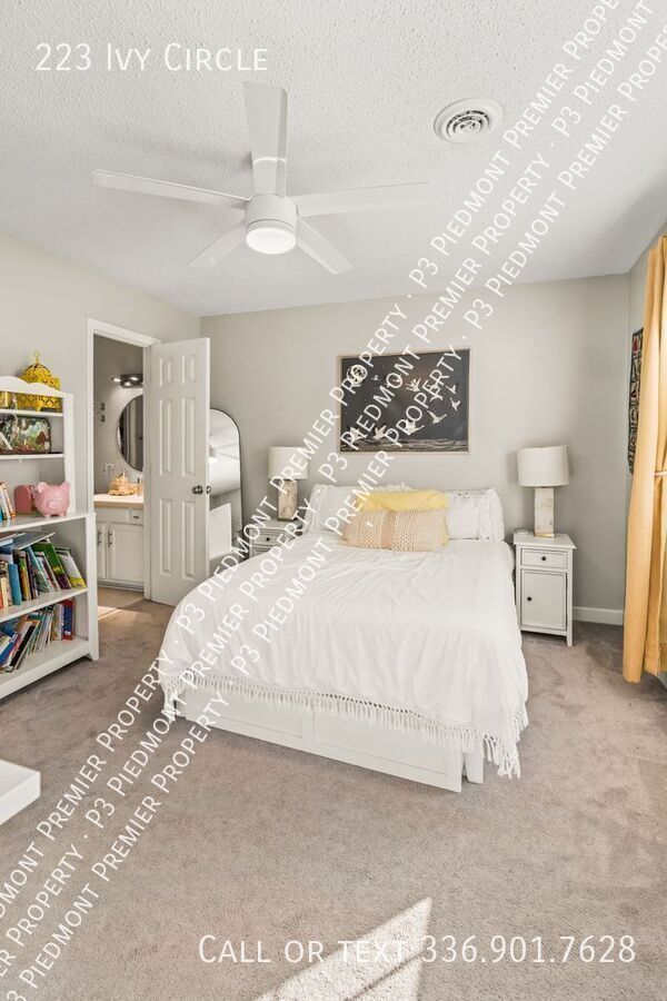 Building Photo - 223 Ivy Cir