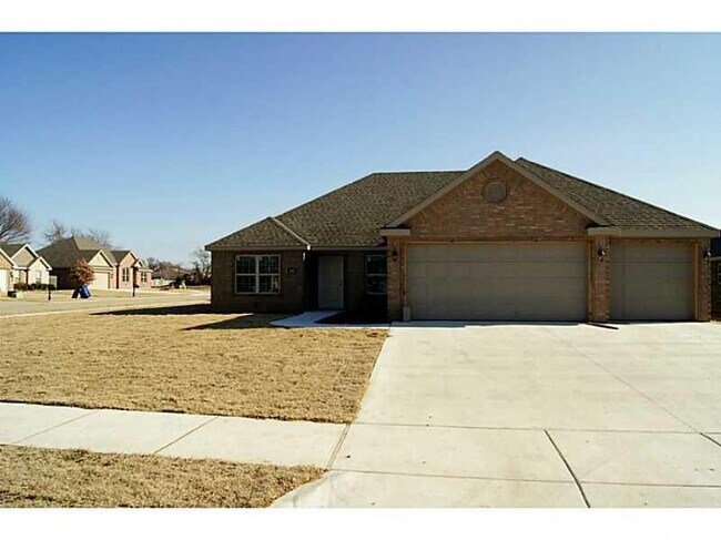 Primary Photo - 1101 SW Eventide St