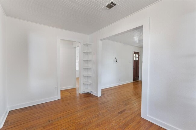 Building Photo - 1800 Waterston Ave