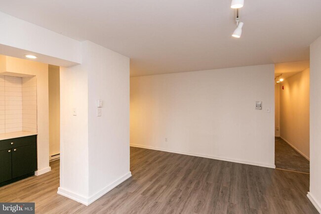 Building Photo - 311 N 33rd St