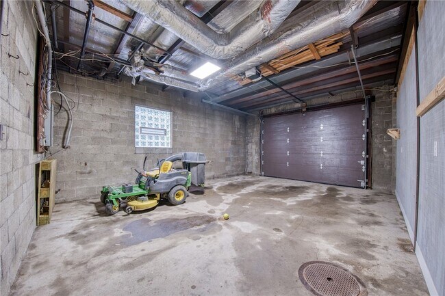 Building Photo - 4465 Mt Troy Rd Ext