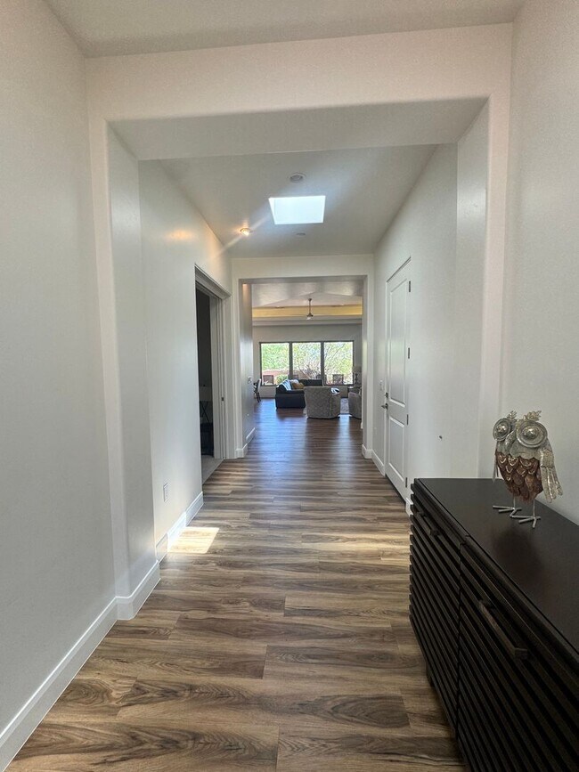 Building Photo - 2085 Tuweap Dr