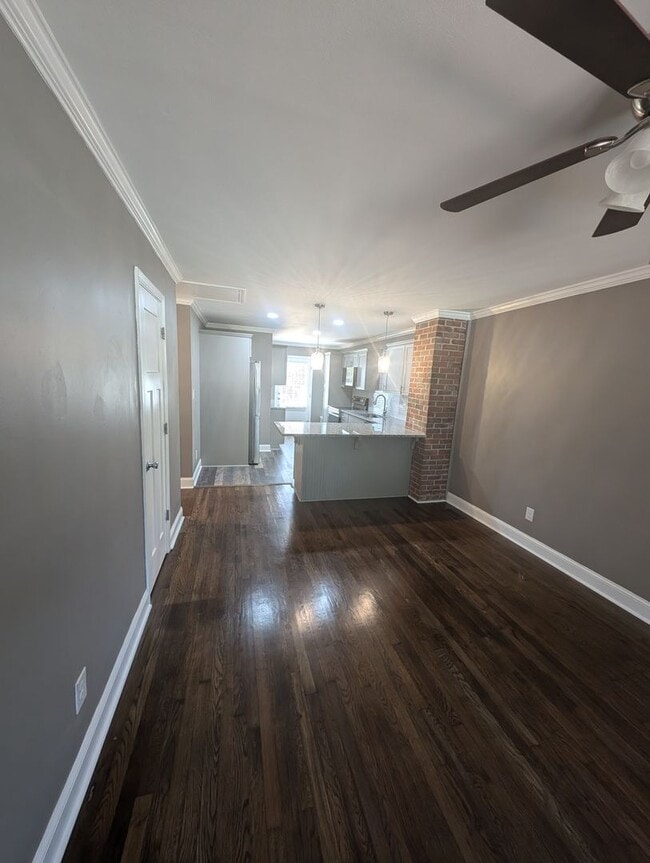 Building Photo - Two bedroom duplex, newly renovated