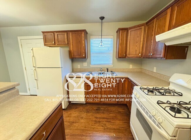 Building Photo - COMING 12/29/25! CUTE 3 BED/2 BATH STONE SINGLE FAMILY W/ GARAGE HOME IN DEL CITY!