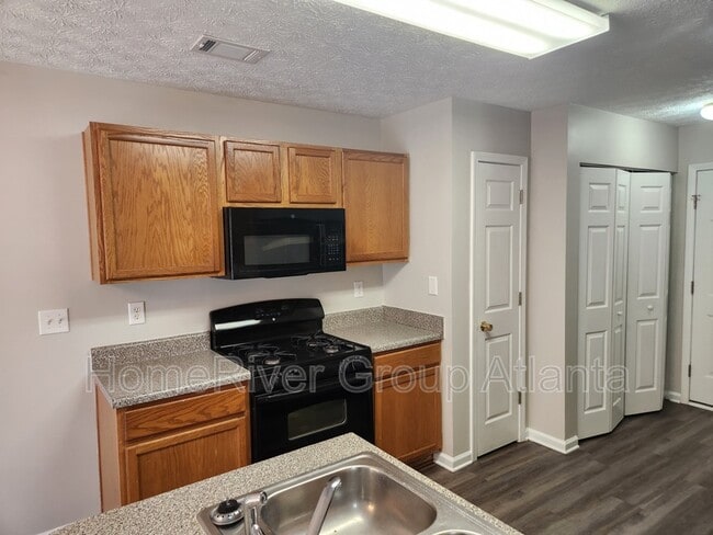 Building Photo - 130 Lake Birch Dr
