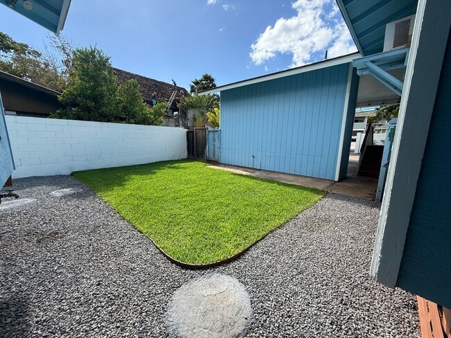 Building Photo - Unfurnished 1 bed/1 bath PET FRIENDLY - walk to beach, grocery, park