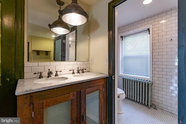 Building Photo - 1339 Christian St