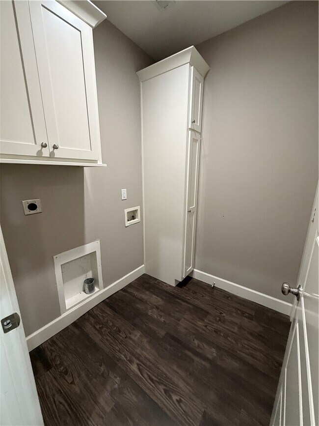 Building Photo - 2055 E Peppervine Dr