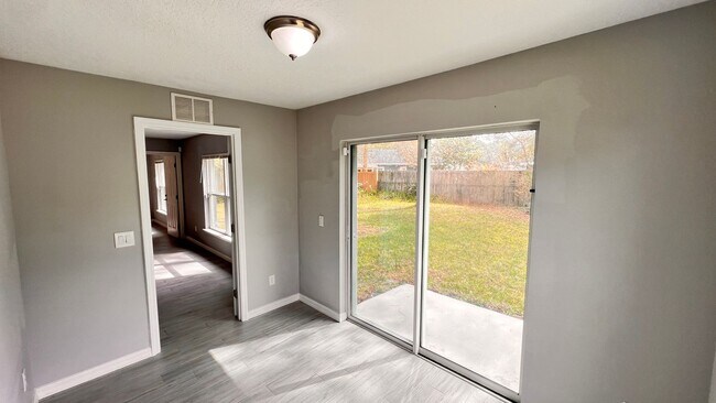 Building Photo - BEAUTIFUL 3/2 w/ office HOME in Deltona!