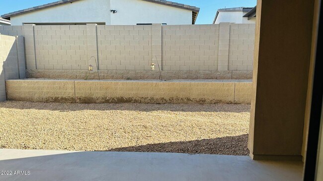 Building Photo - 943 E Paseo Way