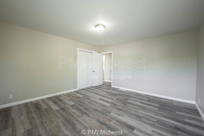 Building Photo - 6276 Eastgate Ave