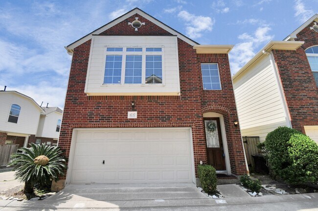 Building Photo - 1727 Aden Dr