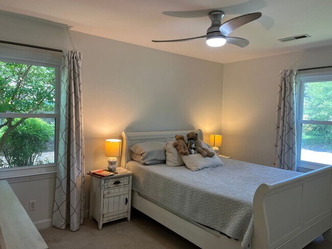 Building Photo - 3 Bedroom 2 Bath House in Harborgate Shores - Mt Pleasant