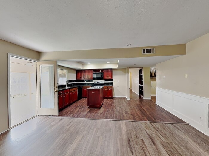 Building Photo - 1517 Camelia Dr