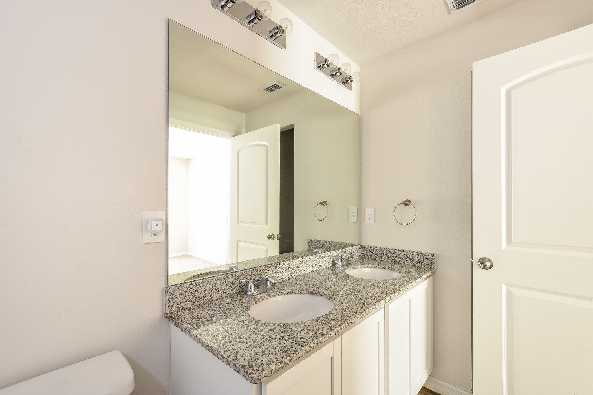 Building Photo - 15 Princess Luise Ln