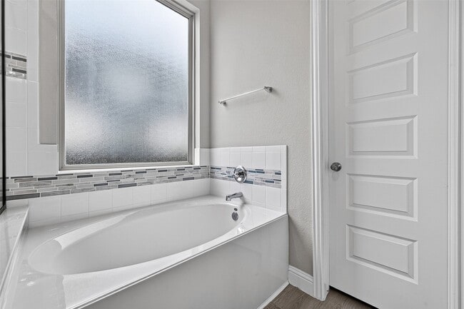 Building Photo - 6506 Tiburon Lakes Dr