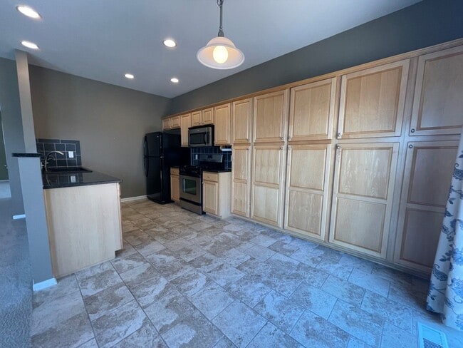Building Photo - Home For Rent Papillion