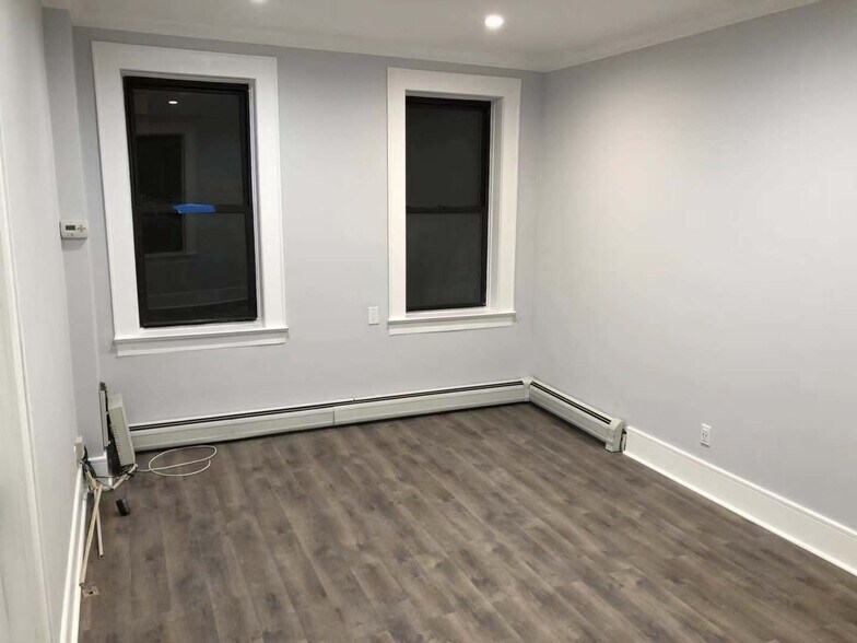 Building Photo - 553 Undercliff Ave