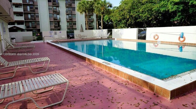 Building Photo - 2771 Riverside Dr