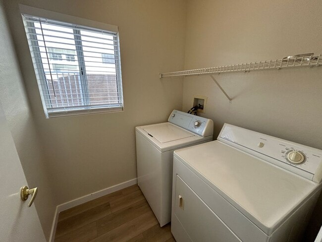 Building Photo - 14759 W Gunsight Dr