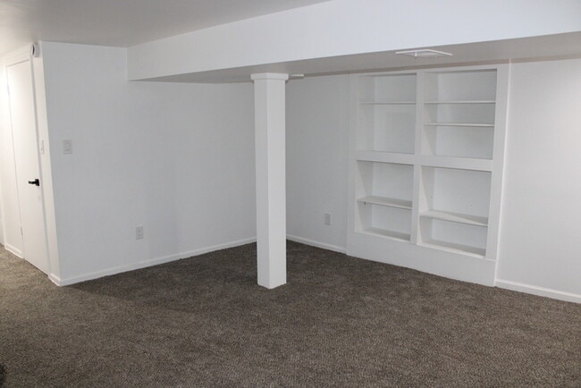 Building Photo - Newly rehabbed 3 bed - 2 full bath in Glad...