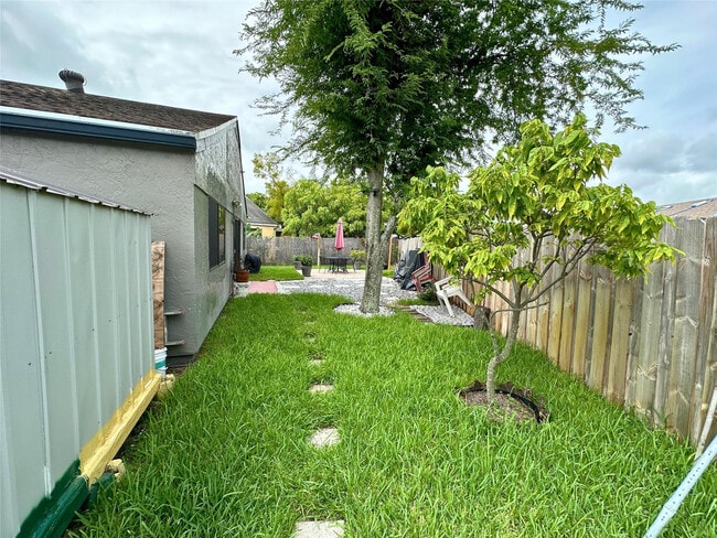 Building Photo - 2410 SW 87th Terrace