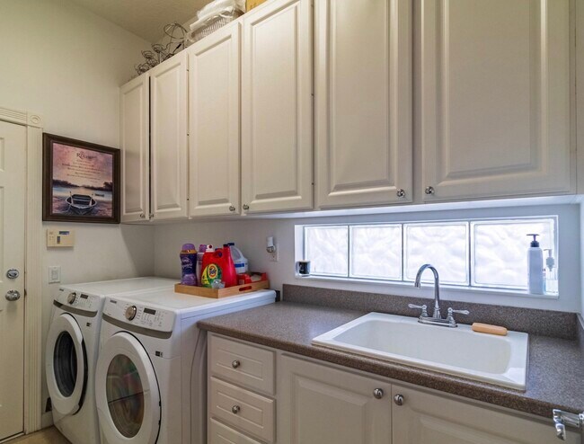 Building Photo - 11355 SW Rockingham Dr