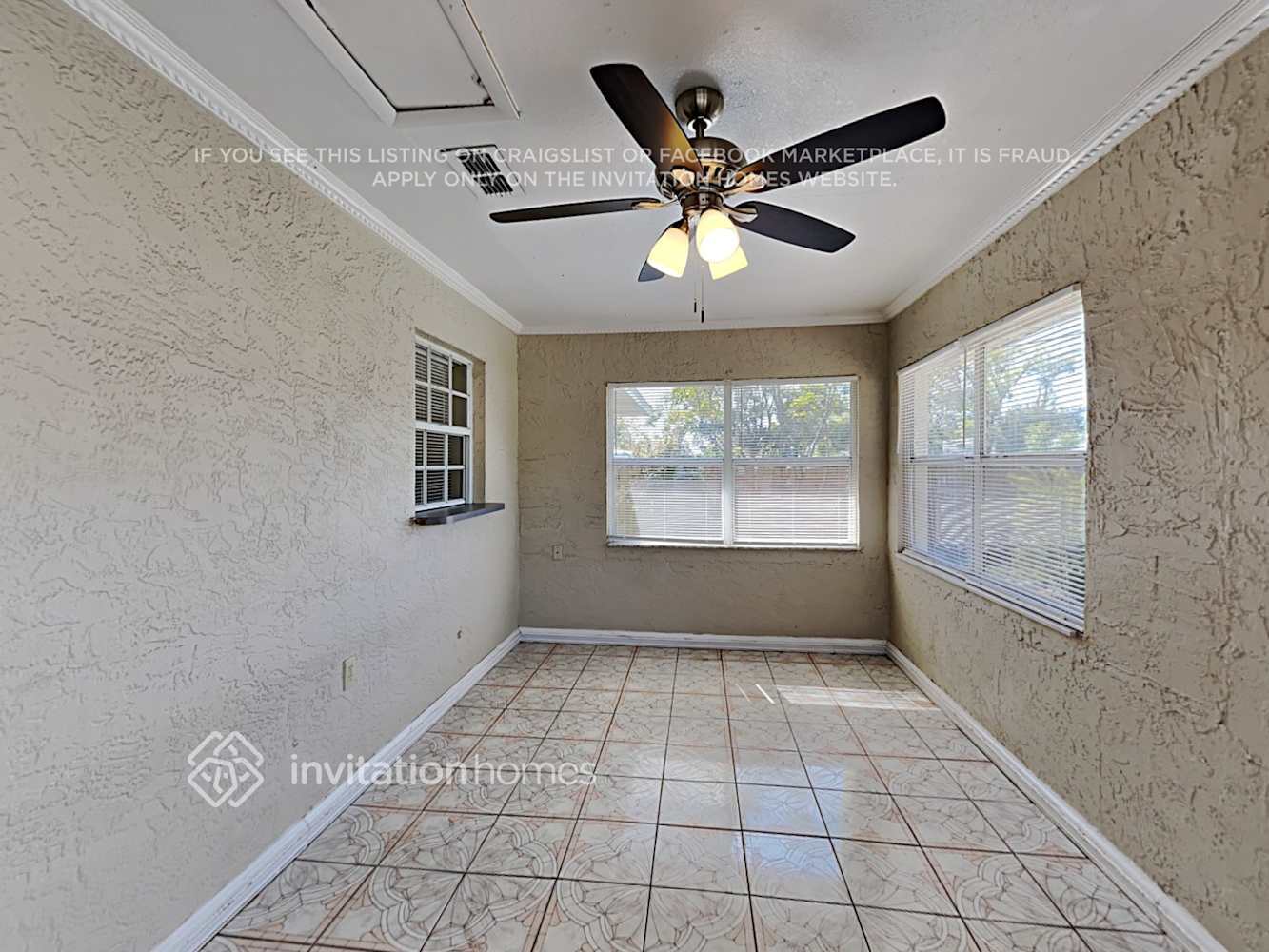 Building Photo - 5850 Lake Grove Dr