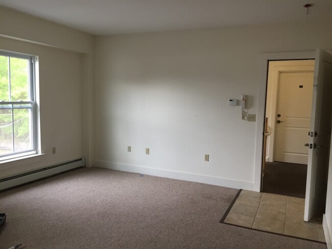 Building Photo - 9 State St