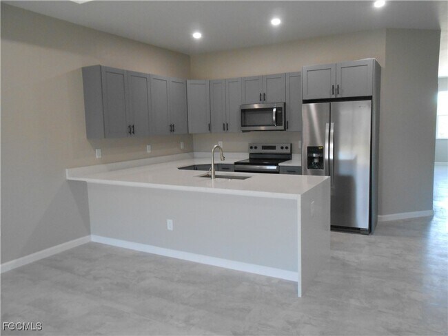 Building Photo - 935 Graystone Ave