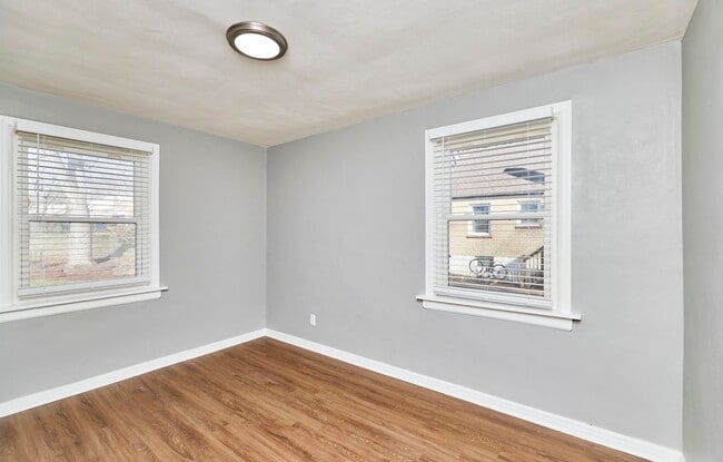 Building Photo - 8601 Belhaven Dr