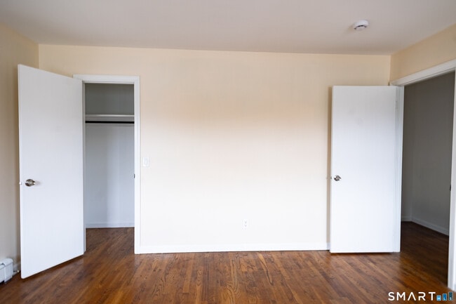 Building Photo - 51 View St W