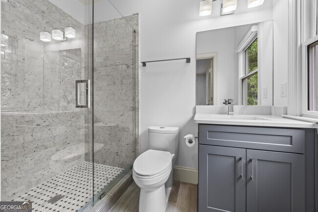 Building Photo - 1742 Helen Dr NE