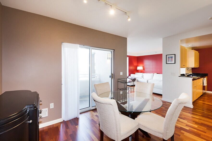 Building Photo - 140 S Van Ness Ave