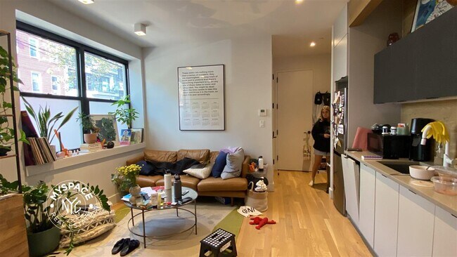 Building Photo - 312 Devoe St