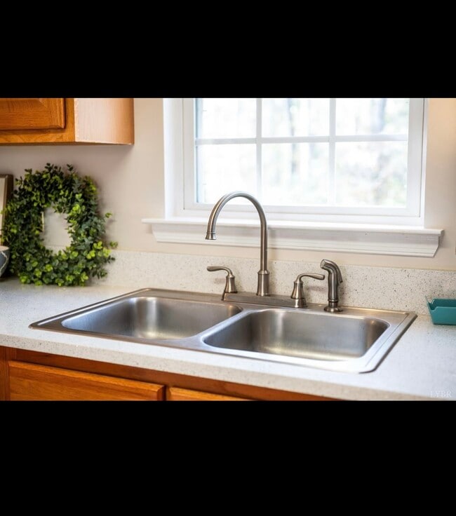 Building Photo - 224 Dove Ct