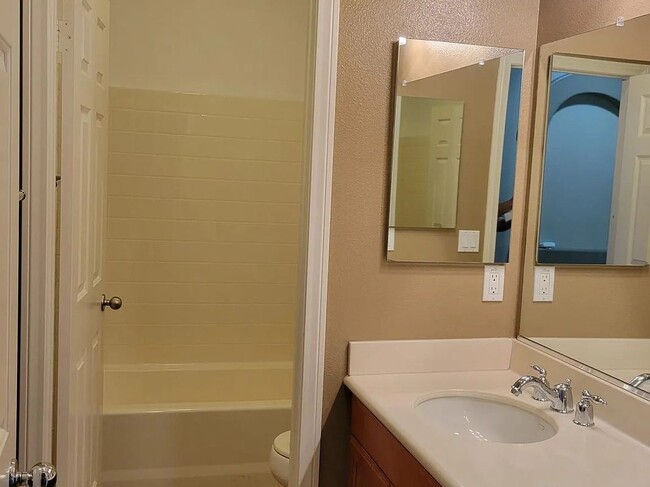 Building Photo - 2274 Purple Finch Ct