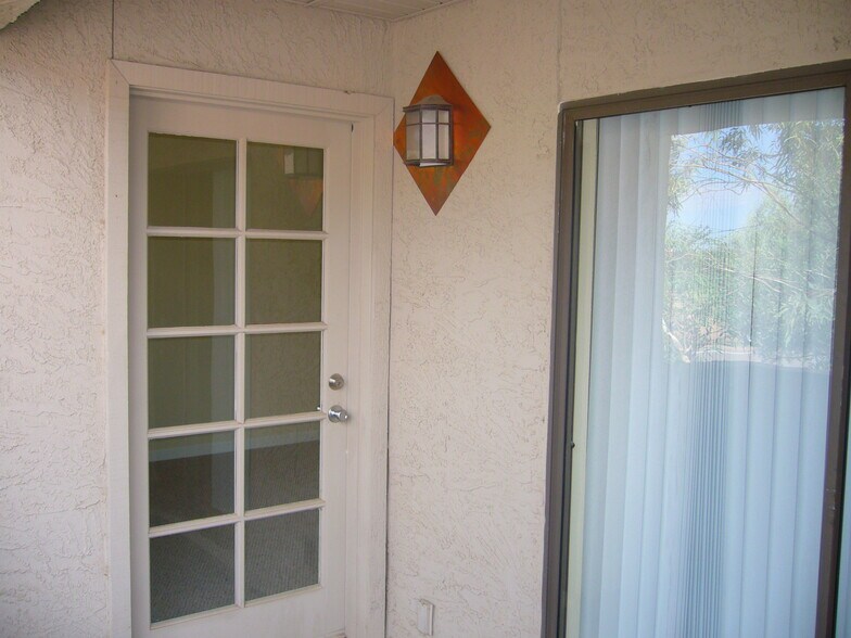 Patio - 1065 W 1st St