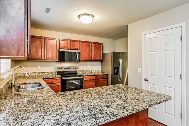 Building Photo - 676 Yorkshire Dr