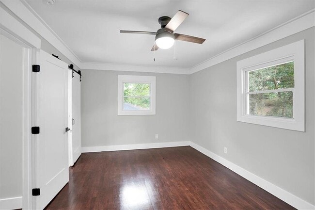 Building Photo - 2271 Cresta Dr