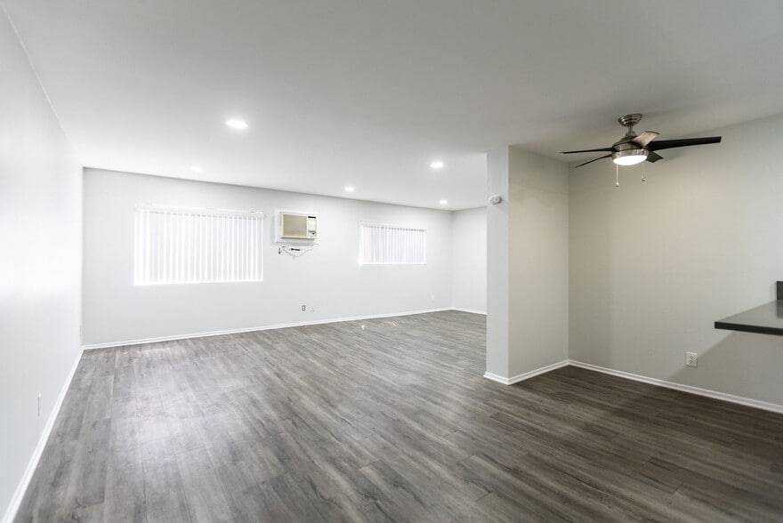 Interior Photo - 2039 North Las Palmas Ave