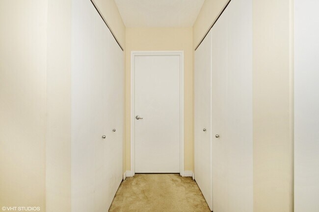 Building Photo - 512 N McClurg Ct