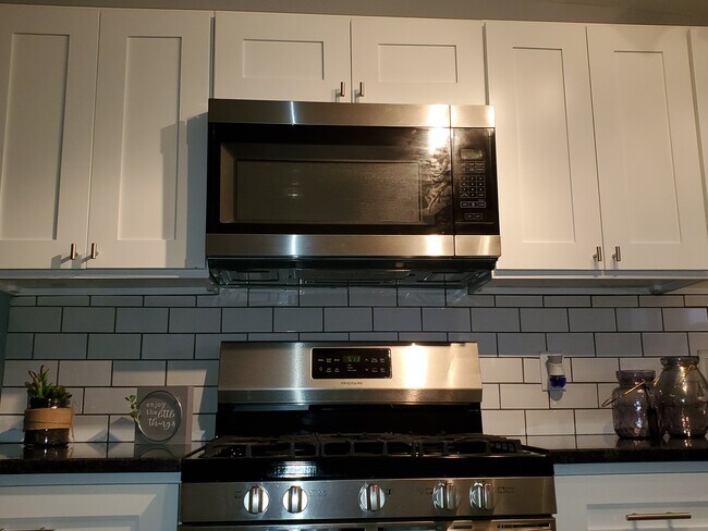 Remodelled kitchen - 1615 E Eyre St