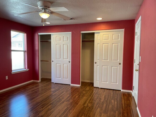 Building Photo - 430 W Crystal Dr