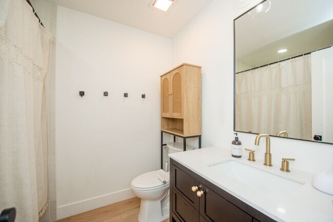Building Photo - Remodeled South Huntington Beach Home