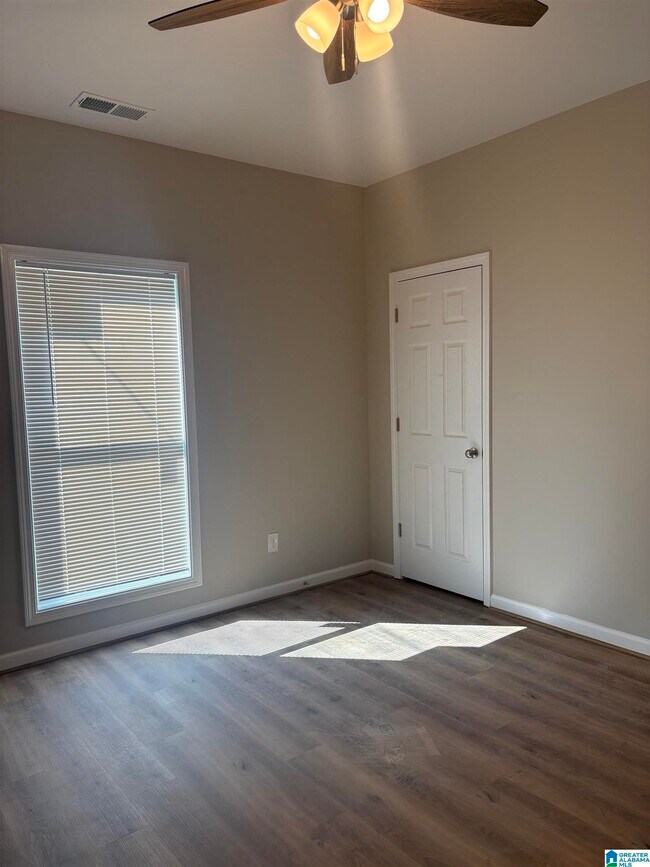 Building Photo - 1107 Cherry Cir