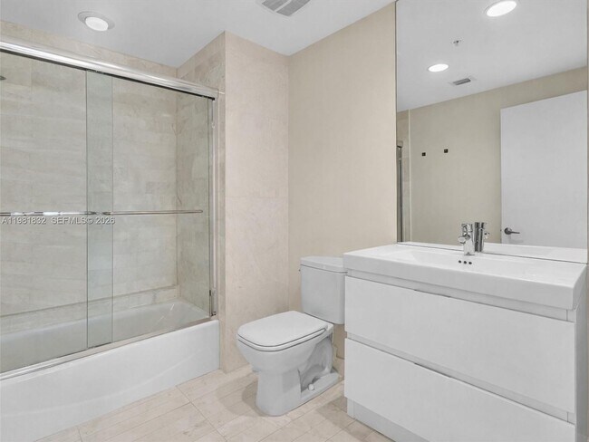 Building Photo - 17301 Biscayne Blvd